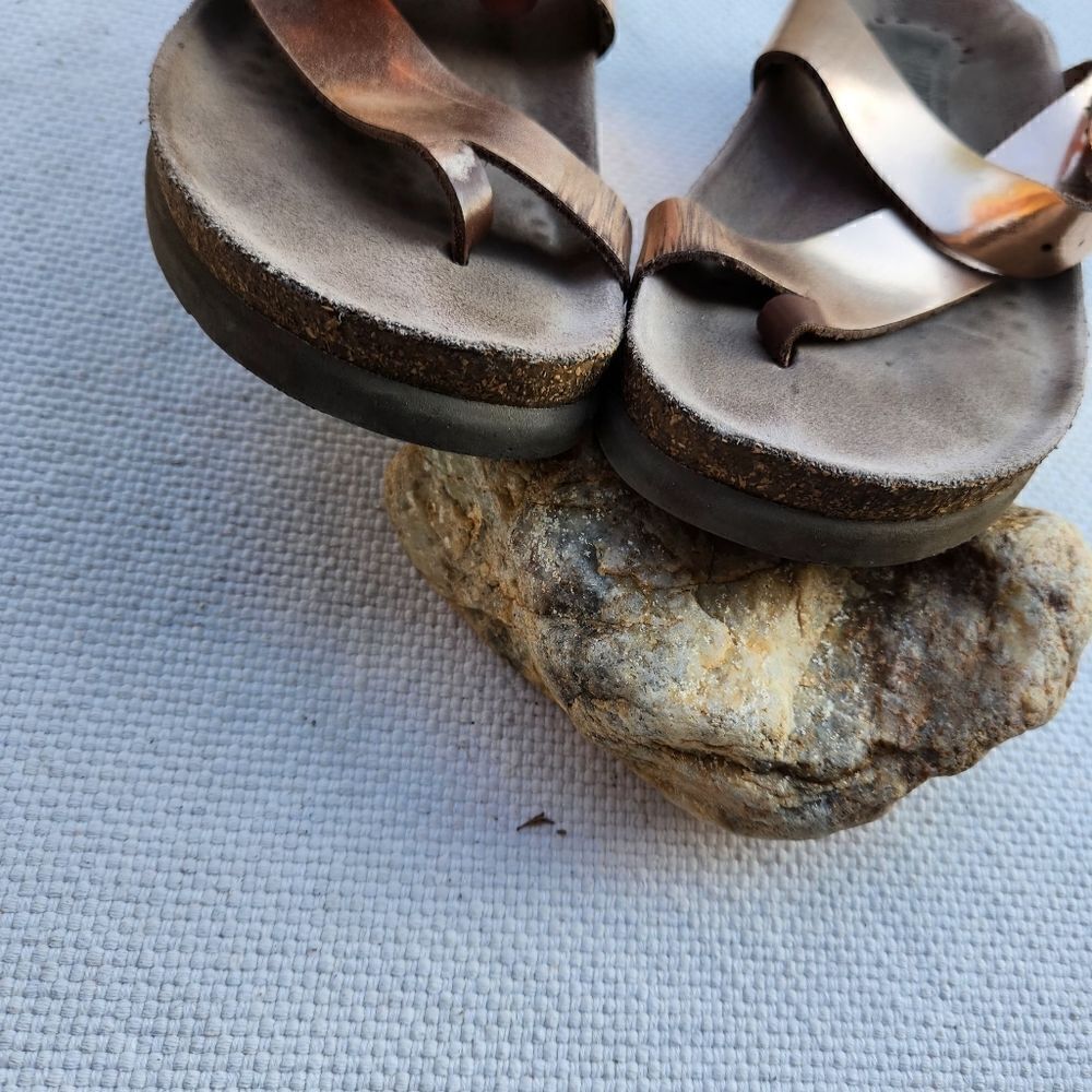Mephistoāgoldāslideāonāsandals - Picture 4 of 7